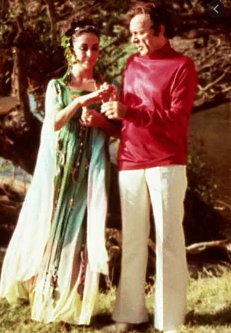 свадебные платья, кавер группа на свадьбу, заказать кавер группу на праздник, кавер группа онлайн